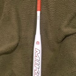 Like new, only used twice at batting cages.

Miken 2025 KP23 Slowpitch Softball Bat USA/ASA 12.75" Barrel Balanced 2 Pc. Composite 34" 25 oz
