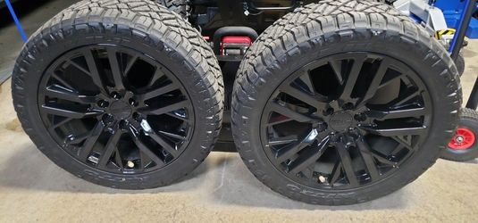 Wheels and tires like new. Nitto Ridge Grappler 285/45R22 Tires and rims. Will Fit 2019 Newer Silverado or Sierra. 