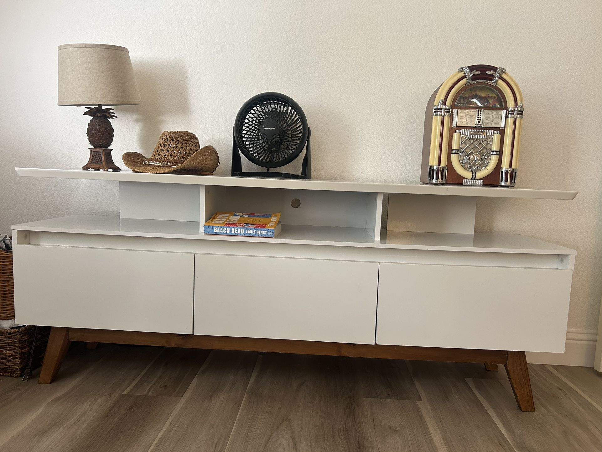 MCM Entertainment Center