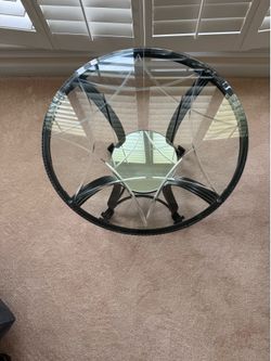 Round Glass-Top Accent Table / End Table – 24” x 24”