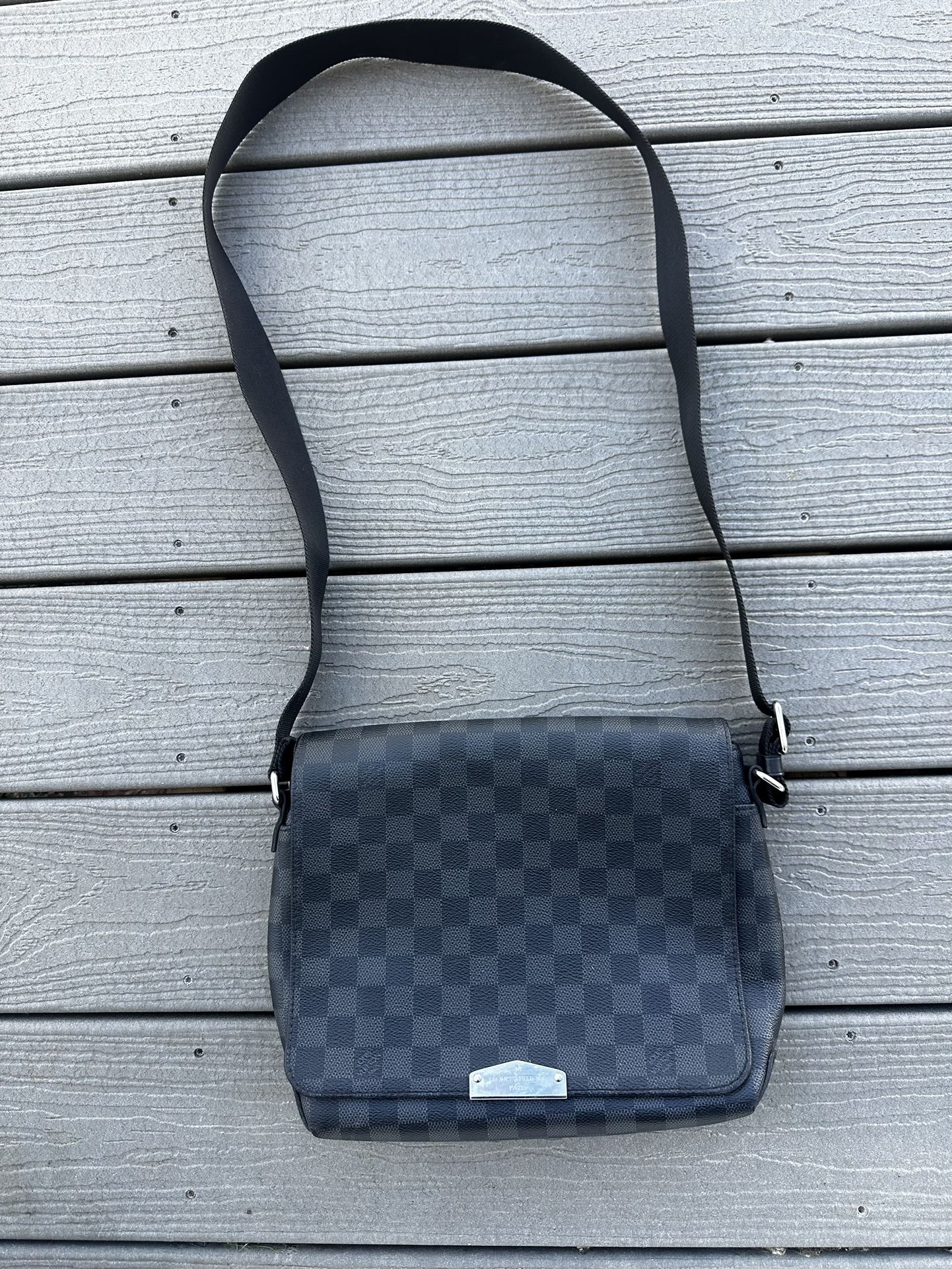 LV Checkered Messenger Bag 100 % Authentic