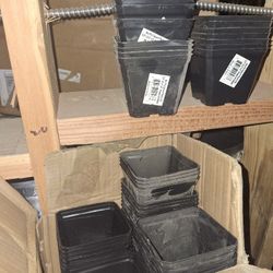 3.5X IN X 3.5 IN X 2.5  800 PLASTIC  POT