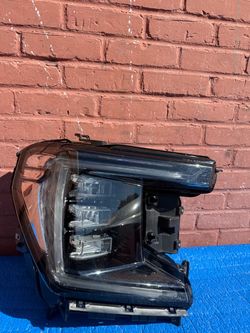 2021 2022 2024 Gmc Yukon Denali Headlight RH