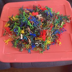Plastic Army Men & Other Figures 450 Pc +