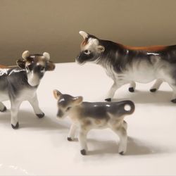 Vintage Set Of Three Minature Cow Family Figurines