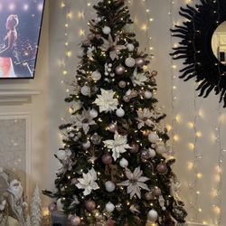 Christmas Tree 7.5ft (w/out Ornaments) 