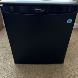 Mini Fridge 