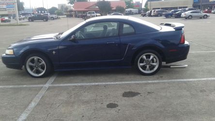 2003 Ford Mustang V -6 manual