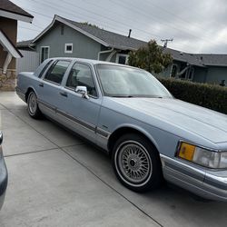 lincoln town car