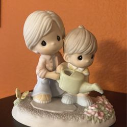 Precious Moments Figurine 