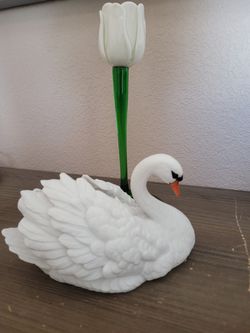 VTG Home Interior Swan 2004 Porcelain Figurine Statue 92052 "Swan Song" 7 1/4"