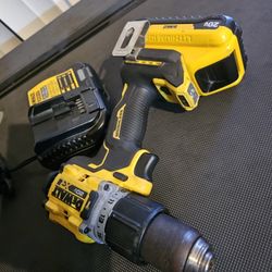 Dewalt 20v MAX XR BRUSHLESS Hammer Impact Power Drive Drill With Battery And Charger 