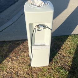 Water Dispenser And Cover
