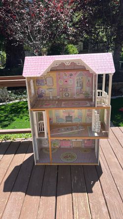 Barbie doll house