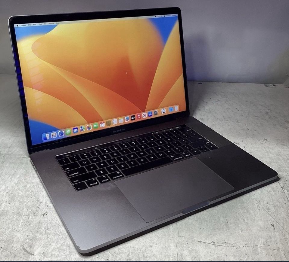 MacBook Pro 15” 2019 2.6ghz i7 16gb Ram 500gb