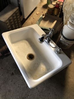 Kohler Vintage Cast Iron Sink W22 * L33 With Delta Faucet