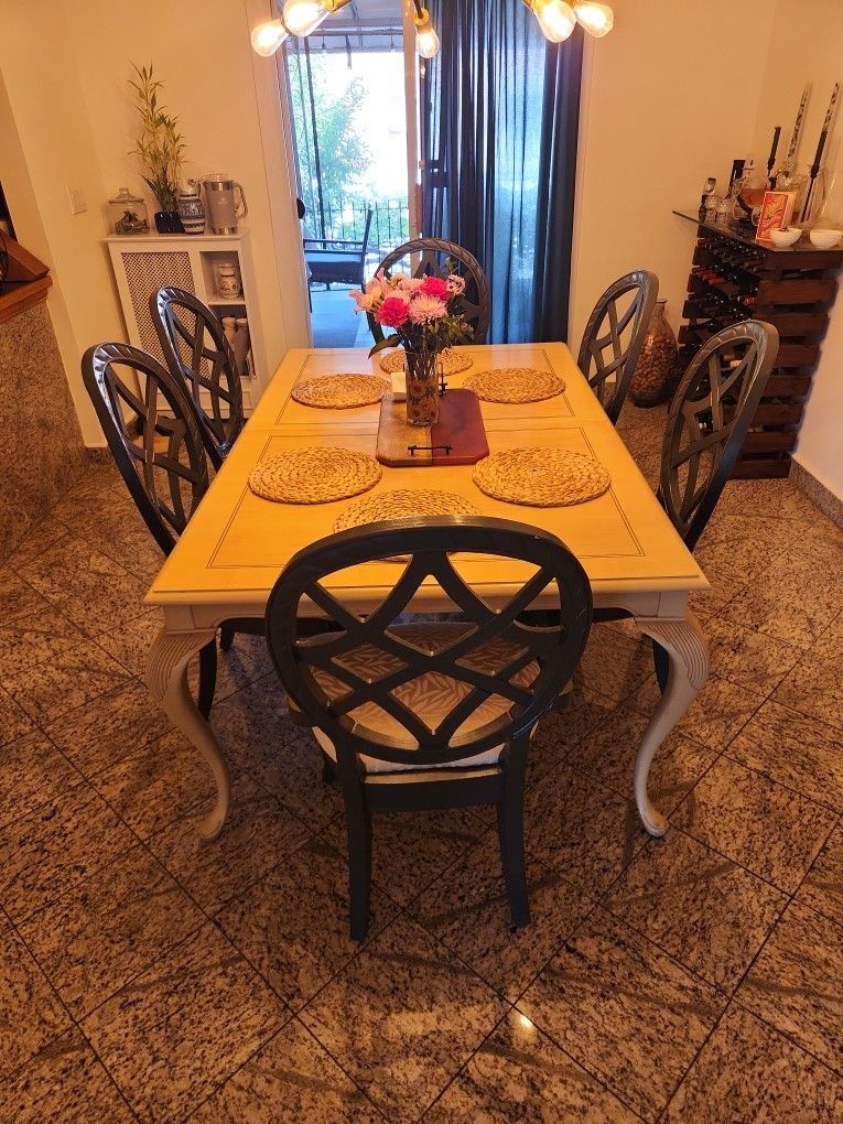 Dining/Kitchen Table & 6 Chairs