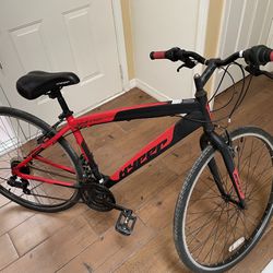 Hyper Bicycle 700c  Spin Fit Hybrid Bike, Black and Red