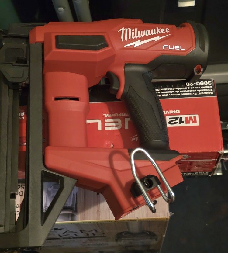 Milwaukee M18 16g Nailer