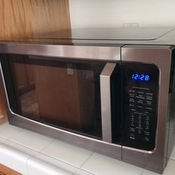 Toshiba 1.5 cu. ft., 1000 Watts Multi-Functional Microwave Oven, Smart Sensor, ML-EC42P(BS), Black Stainless Steel