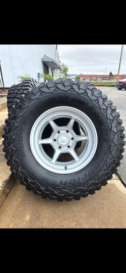 17" Black Rhino wheels w- 33" BfGoodrich KM3 Baja Champion tires