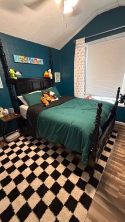 Queen 4 post bed