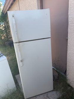 White Top-Freezer Refrigerator