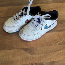 Toddler Nike (size 10c)