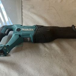 MAKITA XRJ04 18V LXT Lithium-Ion Cordless Reciprocating Saw Tool Only