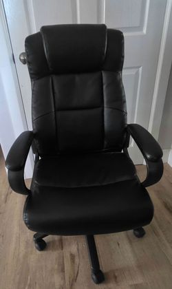 Black office chair