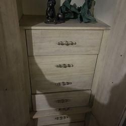 Armoire Wood. Closest 