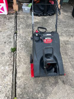 A 21-inch MTD single-stage snow blower  with a 123cc 4-cycle OHV  🛑 Read Description 👇🏼🛑