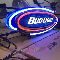 BudLight neon light 💡 in perfect condition👍🏻36” across