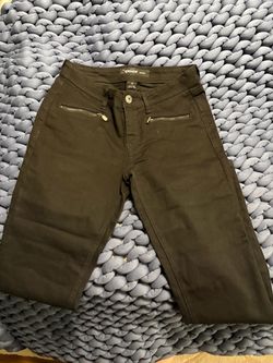 Slim-fit women's skinny jeans by Jordache with front zip pocket details.