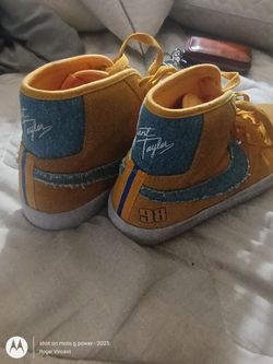 Nike shoes 4 sale