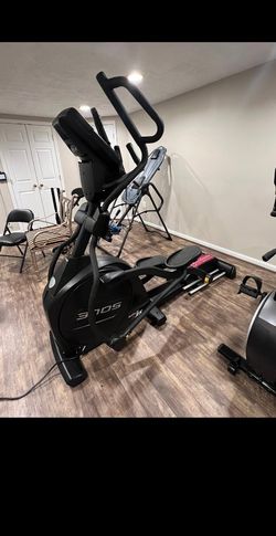 SOLE E35 ELLIPTICAL ( LIKE NEW & DELIVERY AVAILABLE TODAY)
