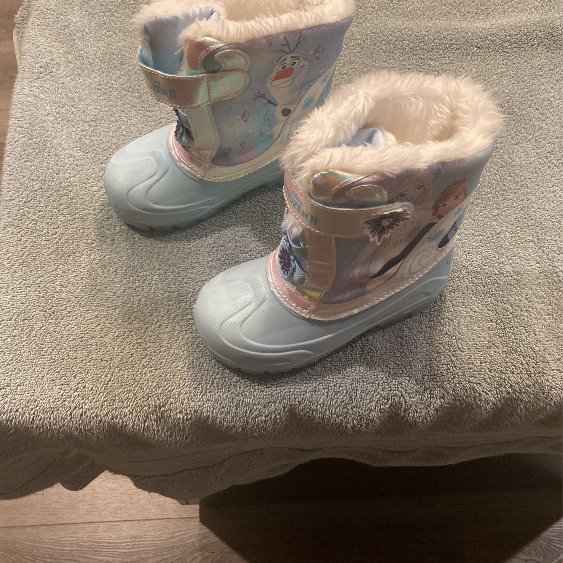 Grils snow boots size 12
