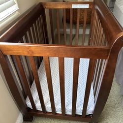 Davinci Kalani 4-in-1 Convertible mini crib
