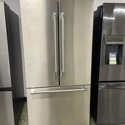 Thermador French Door Refrigerator H957