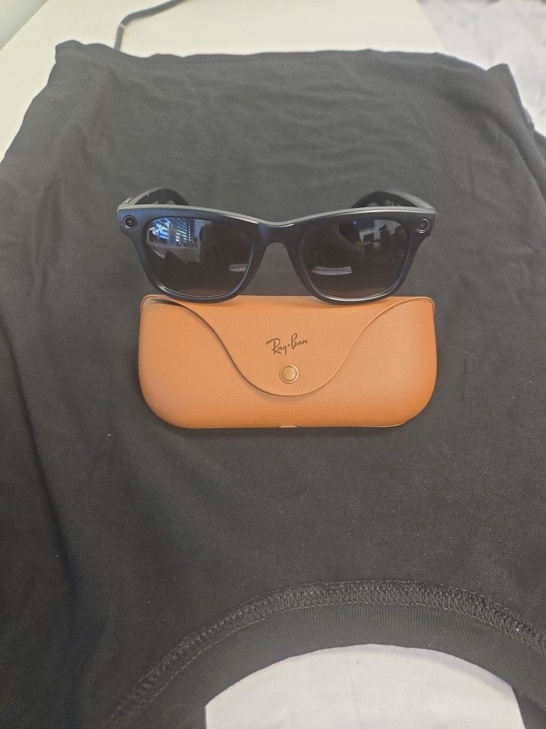 Ray-bans Meta Wayfarer Style.