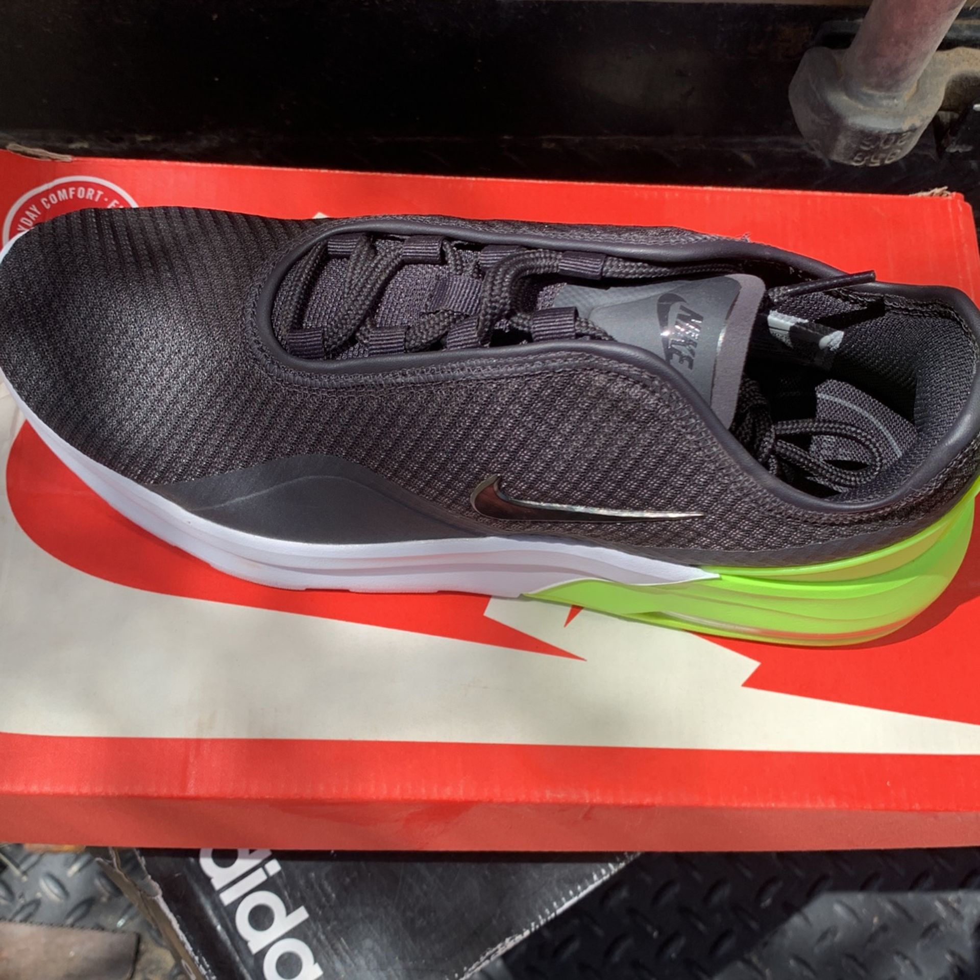 Nike Air Motion For Men Brand New Size 81/2