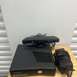 Console XBOX 360 With cords And Accesorios 