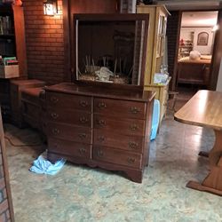 Dresser With Mirror