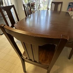 Dining room Table 6 Seats 