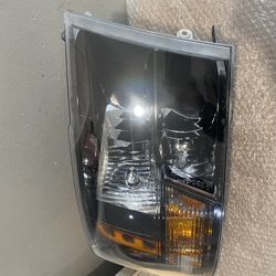 2009-2018 Dodge Ram 1500 Right Headlight 