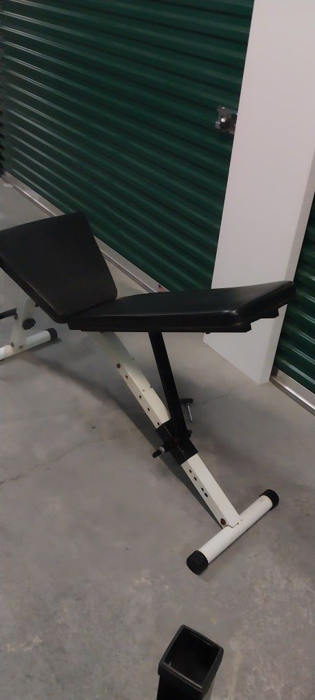 Adjustable Weight Lifting Bench