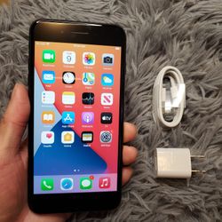 iPhone 7 Plus - UNLOCKED - Like New 