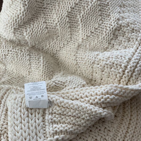 Pottery Barn Chunky Knit Throw Blanket for Sale in Puyallup, WA OfferUp