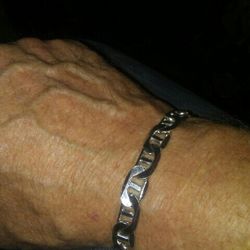 Bracelet .sterling silver. .26 Gram Italy ..size 8.5