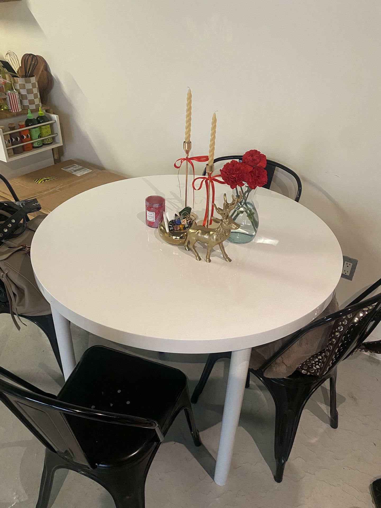 Kitchen Table & Chairs